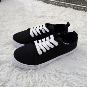 FabKids Lace Up Sneakers Solid Canvas Black. Size 3. New.